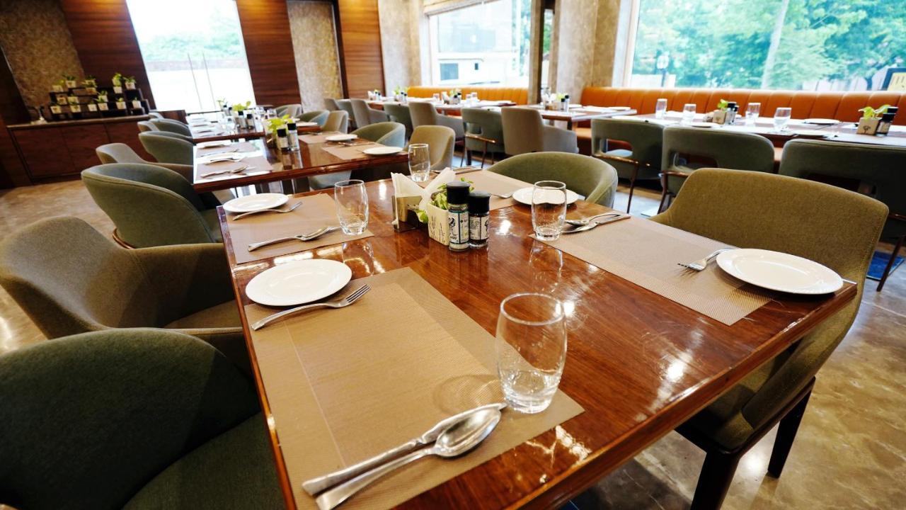 The Fern Residency Sarnath Hotel Варанаси Екстериор снимка