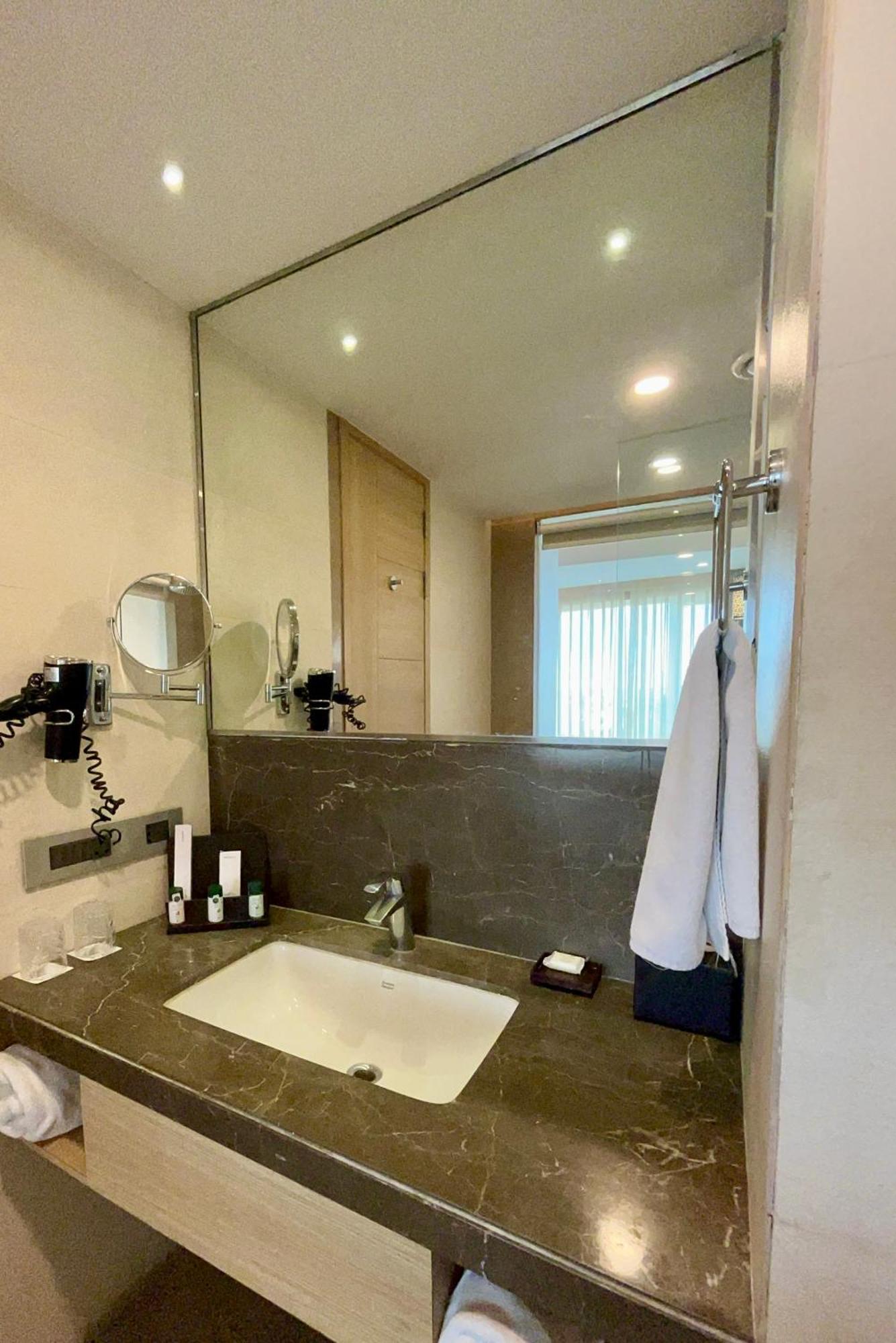 The Fern Residency Sarnath Hotel Варанаси Екстериор снимка