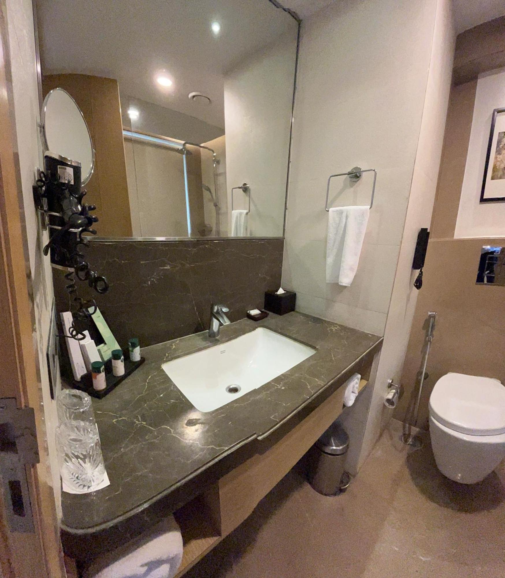 The Fern Residency Sarnath Hotel Варанаси Екстериор снимка