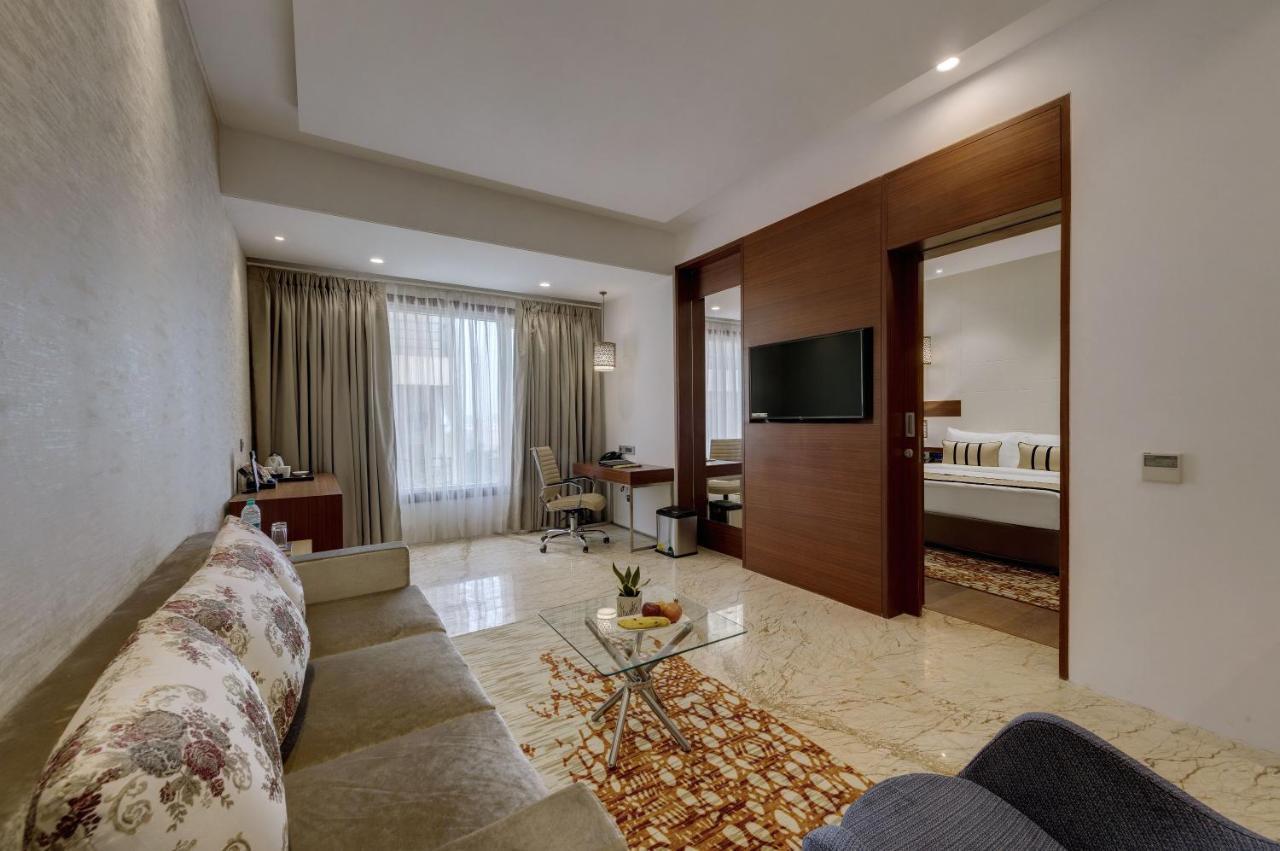 The Fern Residency Sarnath Hotel Варанаси Екстериор снимка
